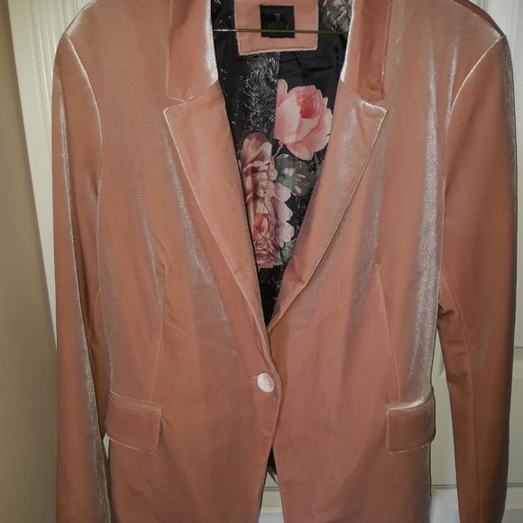 Womans blush coloured velvet blazer - Picture 4 of 5
